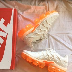 Women Vapormax Plus Creamsicle